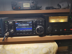 Icom 9700 mit Netzteil und Antennen. Reserviert